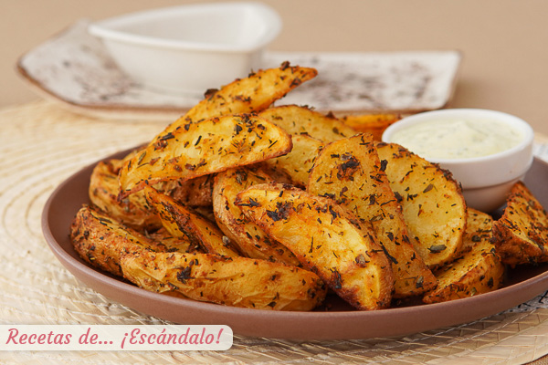 Receta de patatas gajo deluxe al horno y su salsa
