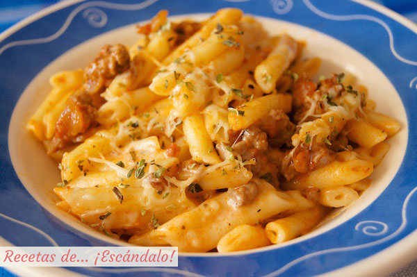 Receta de macarrones con chorizo, tomate y queso