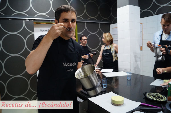 Cocinando conCheesecake con robot de cocinael robot de cocina MyCook