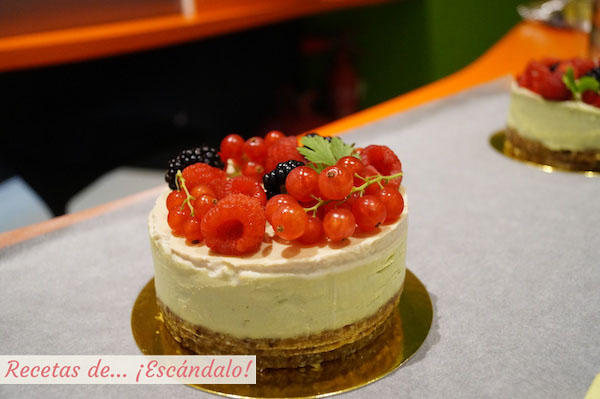 Cheesecake sin coccion de aguacate, lima y coco