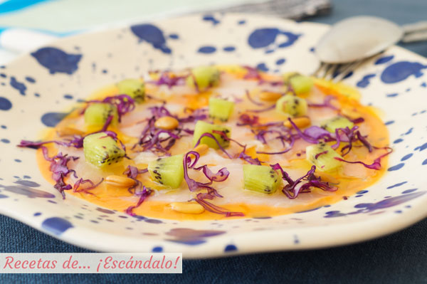 Receta de carpaccio de bacalao con kiwi y salmorejo, saludable y original