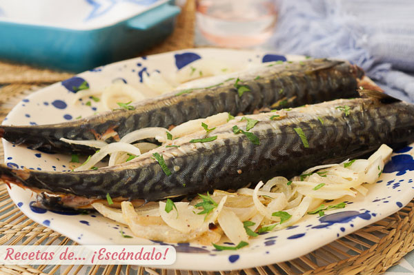 Receta de caballa al horno con cebolla y perejil, muy facil, saludable y rica